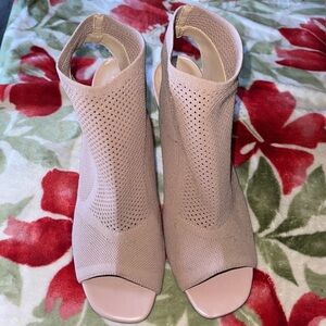 Steven by Steven Madden pink size 11 opened toed booties heels